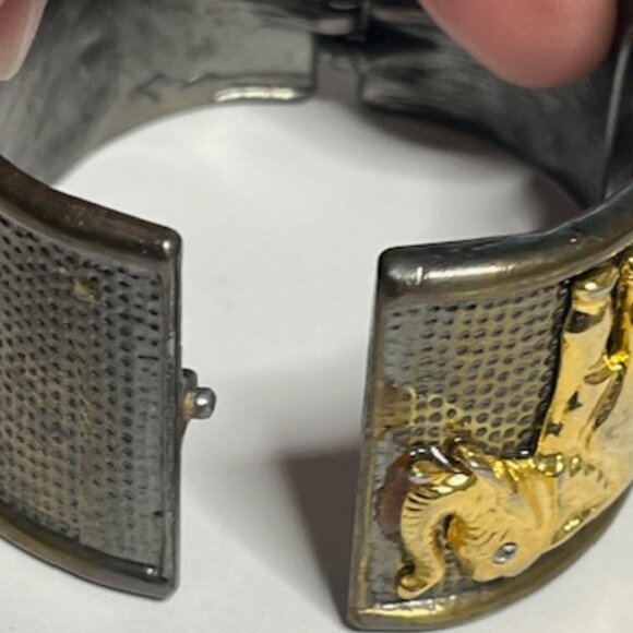 VTG Elephant Rhinestones Hinged Bangle Bracelet Gold Antiqued Tone - Picture 14 of 16